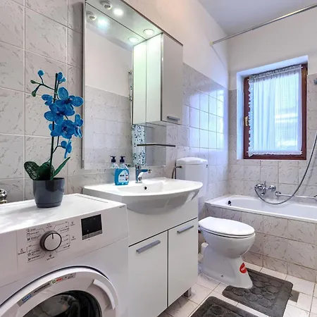 Zoki 1 By Interhome * אומאג