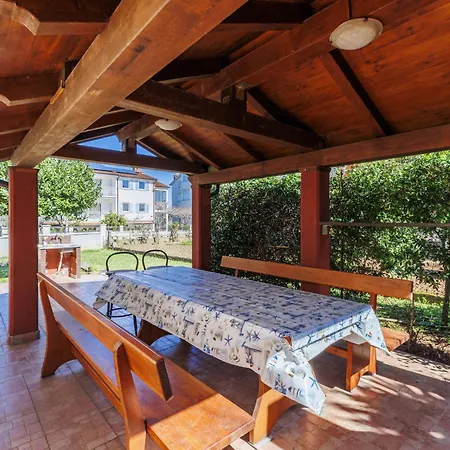 Zoki 1 By Interhome דירה אומאג