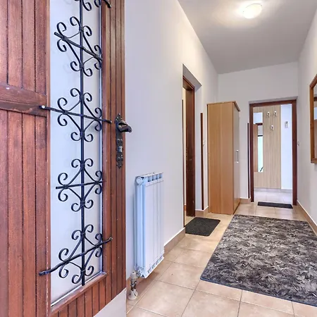 Zoki 1 By Interhome * 乌马格